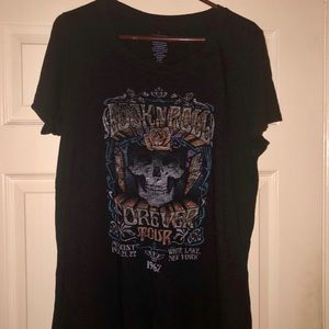 Torrid Size 1 T-shirt. Black with skull print.